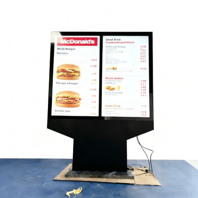 Affichage numérique extérieur de 55 pouces avec une luminosité de 3000 à 4000 nits Adobe RGB 98% couleur et IP65 Kiosque publicitaire imperméable à l'eau